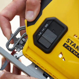 Kit-Stanley-Parafusadeira_Furadeira-1_222--Parafusadeira-Impacto-1_422-20V-COMBO483-18