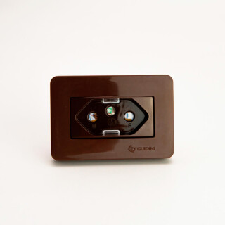 GUIDINI-TOMADA-P-MOVEIS-FLEX-3PT-20A-MARROM-F35MM-ILGMTOD009-01